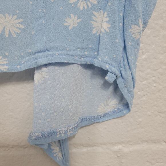 LA Hearts Wrap Crop Flutter Sleeve Ditzy Blue XS 488 - Picture 7 of 10